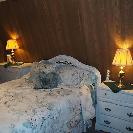 Emanuel - Cute Upstairs Apt Ac Great Location